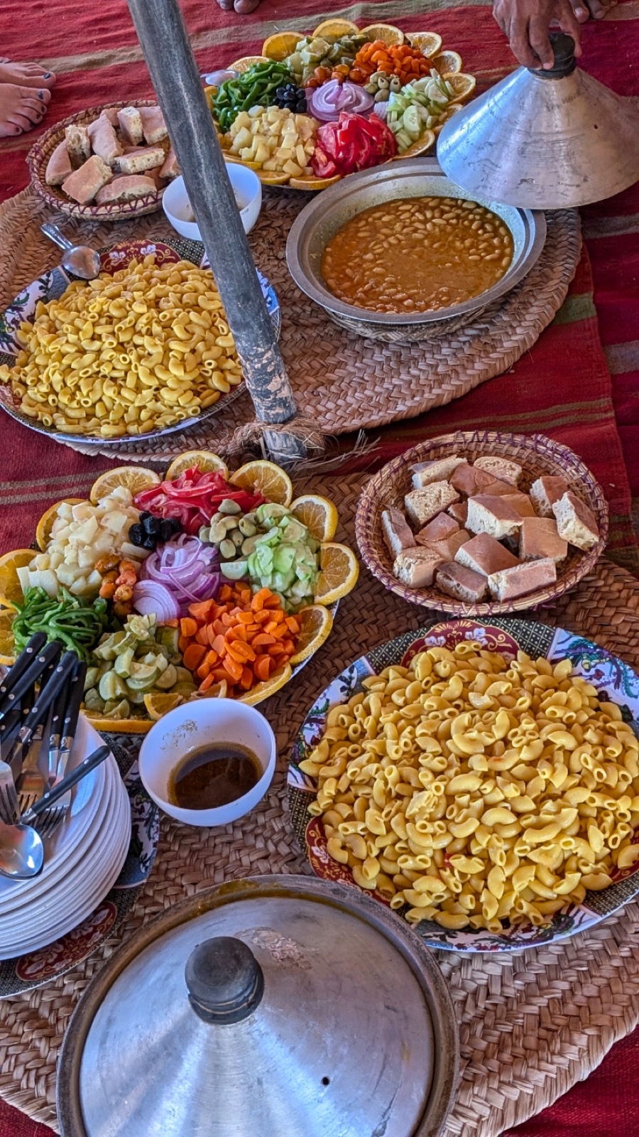 Repas partagé dans le désert